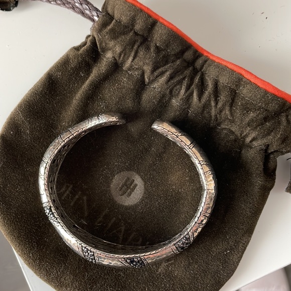 John Hardy Palu Macan Sterling Silver with Black Sapphires Hinged Cuff - Picture 5 of 11